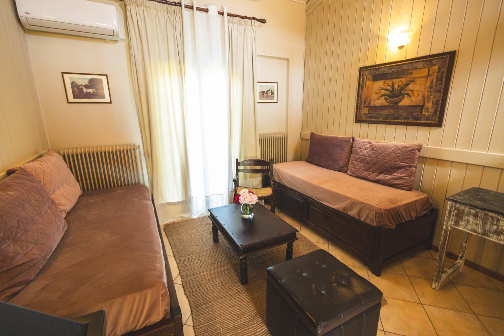 Aphrodite'S Inn Kalavrita Экстерьер фото
