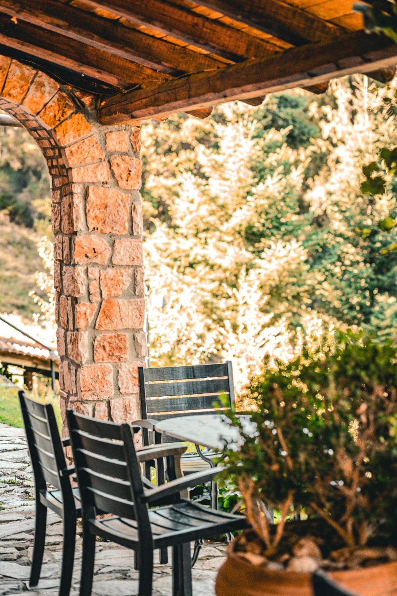 Aphrodite'S Inn Kalavrita Экстерьер фото